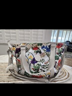 Kipling Travel Bag Floral Canvas Tote Bag in Multicolor.